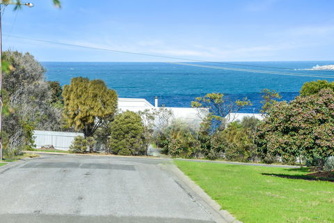 Islandview - Hayborough - St Kilda Accommodation 1