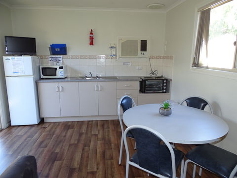 Moonta Bay Cabins - Cabin 2 - St Kilda Accommodation 1