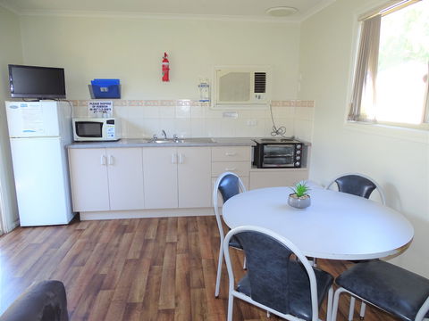 Moonta Bay Cabins - Cabin 3 - St Kilda Accommodation 1