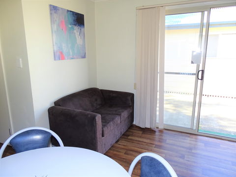Moonta Bay Cabins - Cabin 3 - St Kilda Accommodation 2