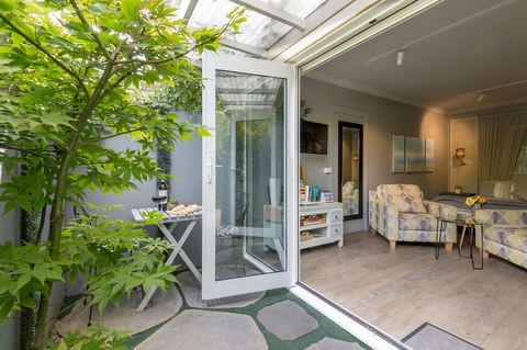 Sailaway Beach House - St Kilda Accommodation 2
