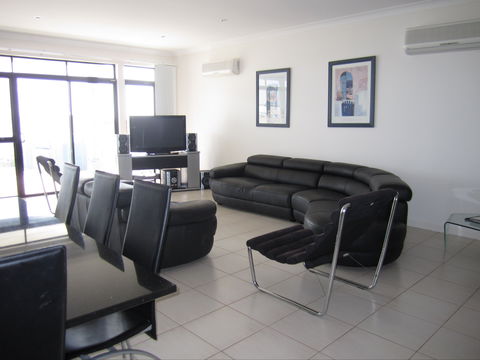 The Waterfront Dolphin - St Kilda Accommodation 0