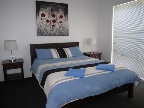 The Waterfront Dolphin - St Kilda Accommodation 2