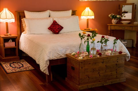 The Falls Montville - St Kilda Accommodation 2