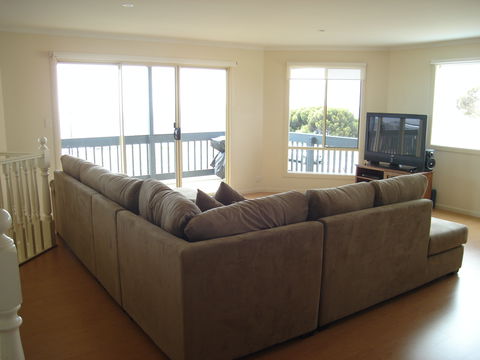 The Ozzie Oyster - St Kilda Accommodation 2
