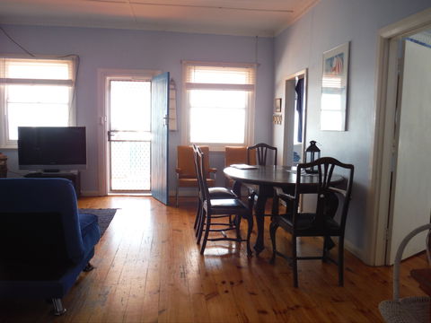 The Little White House - St Kilda Accommodation 2