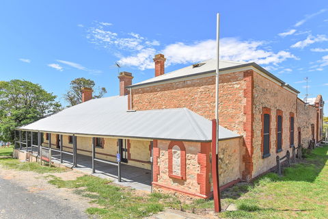 Wellington Courthouse. - St Kilda Accommodation 0