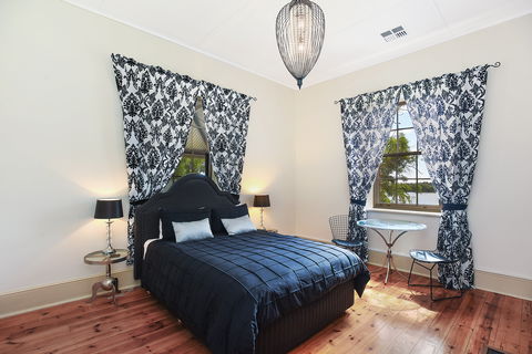 Wellington Courthouse. - St Kilda Accommodation 1