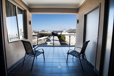 Zappeion Apartments - St Kilda Accommodation 2