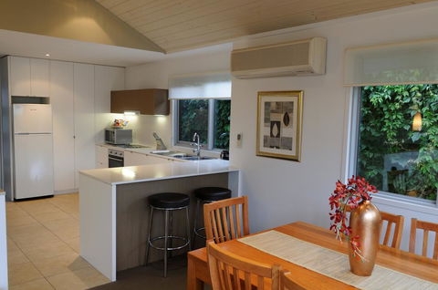 The Victoria Port Fairy - St Kilda Accommodation 5