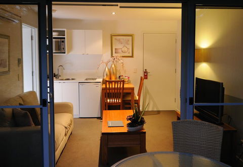 The Victoria Port Fairy - St Kilda Accommodation 6