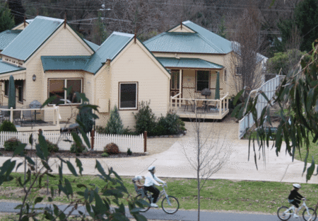 Autumn Affair Cottages  - St Kilda Accommodation 1
