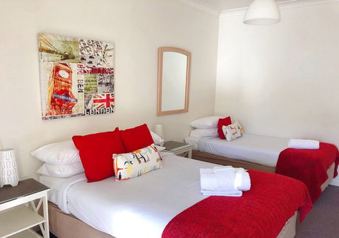 Canberra Short Term & Holiday Accommodation - St Kilda Accommodation 3