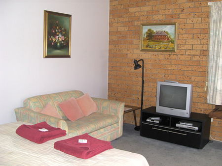 Airlie Court Holiday Apartments - St Kilda Accommodation 1