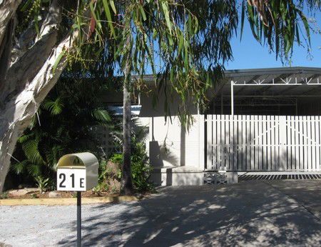 Beach Units Tannum Sands - St Kilda Accommodation 0