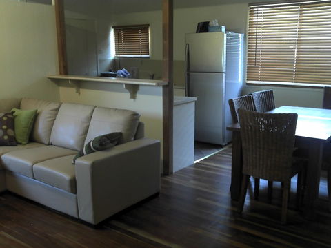 Beach Units Tannum Sands - St Kilda Accommodation 6