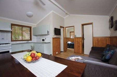 Blue Dolphin Resort & Holiday Park - St Kilda Accommodation 3