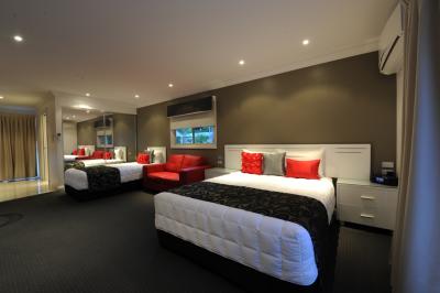 The Gateway Village Holiday Park - St Kilda Accommodation 0
