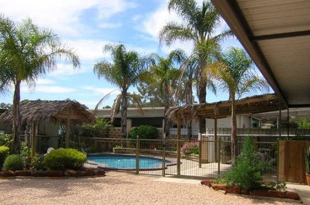 Glossop Motel - St Kilda Accommodation 2