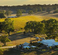 Hutton Vale and Farm Follies - St Kilda Accommodation