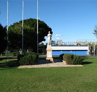 Oxley War Memorial - St Kilda Accommodation