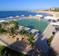 Kings Beach - Beachfront Salt Water Pool - St Kilda Accommodation
