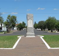 War Memorial and Heroes Avenue - St Kilda Accommodation