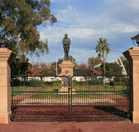Dalby War Memorial and Gates - St Kilda Accommodation