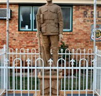 Soldier Statue Memorial Chinchilla - St Kilda Accommodation