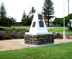 Dunwich War Memorial - St Kilda Accommodation 0