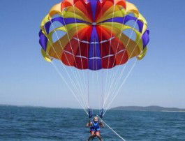 Port Stephens Parasailing - St Kilda Accommodation 2