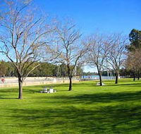 Lock 10 and Weir - St Kilda Accommodation