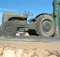 Ferguson Tractor Monument - St Kilda Accommodation