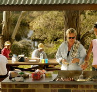 Apsley Falls picnic area - St Kilda Accommodation