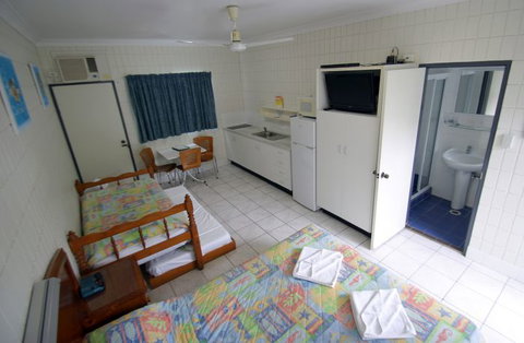 Tropical Palms Inn - St Kilda Accommodation 3