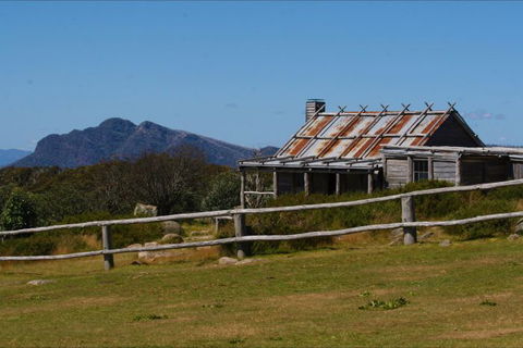 Australis 4WD Adventures - St Kilda Accommodation 4