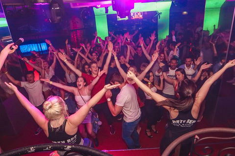 THE HANGOVER CRAWL - CLUB CRAWL SURFERS PARADISE - NIGHTLIFE - CLUBBING - St Kilda Accommodation 1