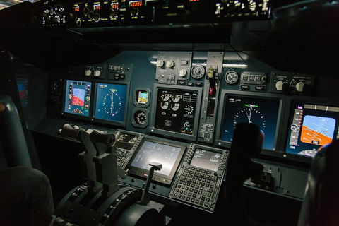 Airliner-737 - 60 MINS - Flight Simulator Experience - St Kilda Accommodation 1