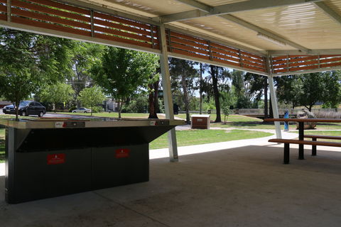 Les Stone Park - St Kilda Accommodation 2