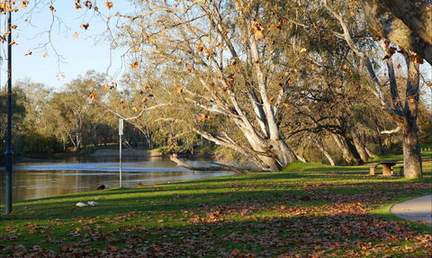 Albury - St Kilda Accommodation 0