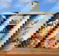 Riverina Outdoor Art Trail - St Kilda Accommodation