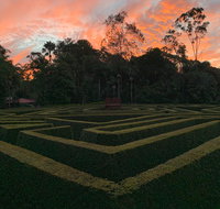 Bellingham Maze - St Kilda Accommodation