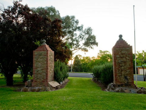 Cowra Garrison Gates - St Kilda Accommodation 0