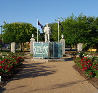 WW1 Memorial Park - St Kilda Accommodation
