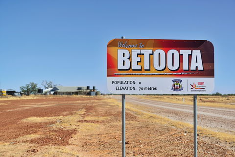 Simpson Desert Racing Carnival Trail - St Kilda Accommodation 2