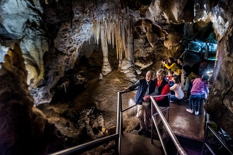 Jenolan Caves: Imperial Cave Tour - St Kilda Accommodation 3