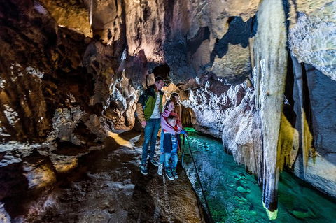 Jenolan Caves: Imperial Cave Tour - St Kilda Accommodation 2