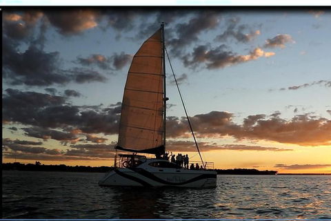 Hervey Bay Champagne Sunset Sail - St Kilda Accommodation 5
