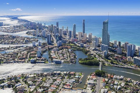 Arrival Private Transfers From Gold Coast Airport OOL To Gold Coast City - St Kilda Accommodation 3