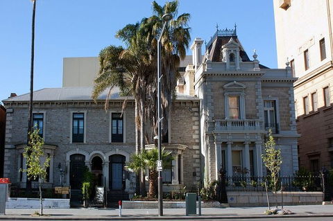 Adelaide Airport Transfers : Adelaide City To Airport ADL In Luxury Car - St Kilda Accommodation 4